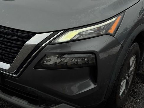 Used 2023 Nissan Rogue S image 2