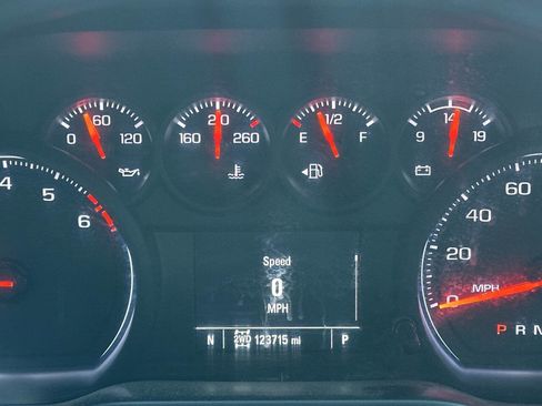 Used 2020 Chevrolet Silverado 2500 Custom w/ Custom Value Package image 11