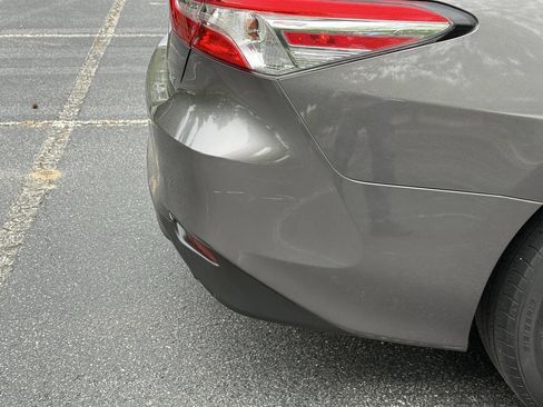Used 2018 Toyota Camry LE FWD image 8