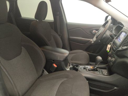 Used 2021 Jeep Cherokee Latitude FWD image 21