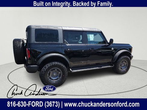 New 2025 Ford Bronco Outer Banks w/ Sasquatch Package image 3