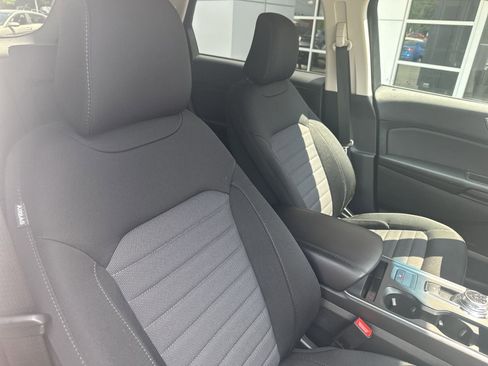Used 2022 Ford Edge SE image 26
