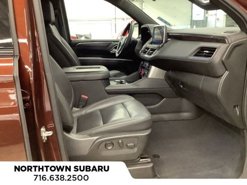 Used 2022 Chevrolet Tahoe Z71 w/ Luxury Package AWD/4WD image 8