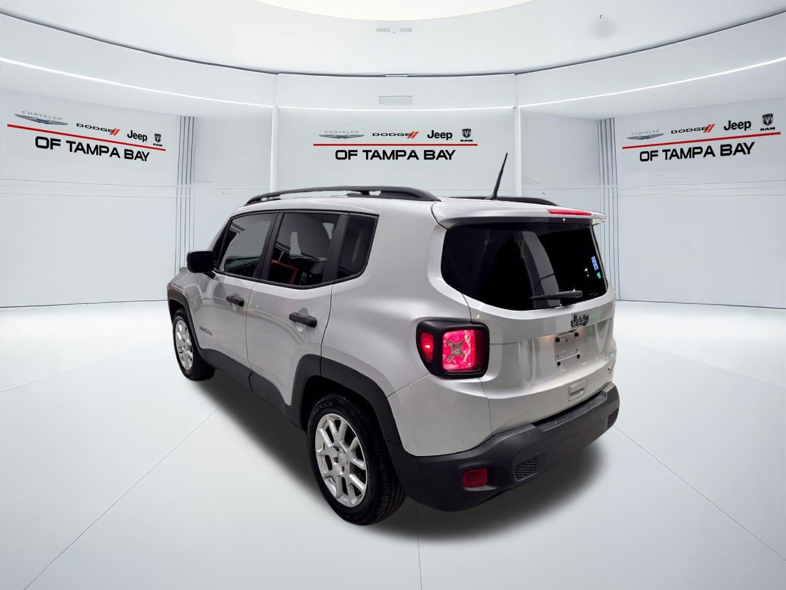 Used 2020 Jeep Renegade Sport w/ Sport Appearance Group FWD image 4