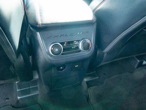 Used 2025 Ford Explorer ST-Line image 32