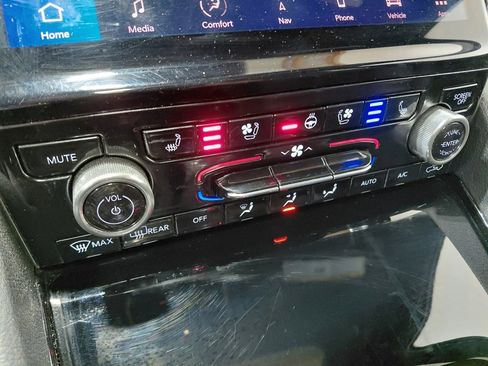 Used 2022 Jeep Grand Cherokee L Overland w/ Luxury Tech Group IV image 47