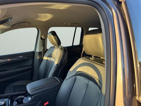 Used 2022 Jeep Grand Cherokee Laredo w/ Luxury Tech Group I image 27