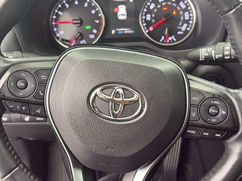 Certified 2020 Toyota RAV4 XLE Premium image 17