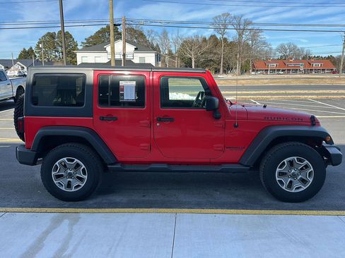 Used 2015 Jeep Wrangler Unlimited Rubicon w/ Connectivity Group image 4