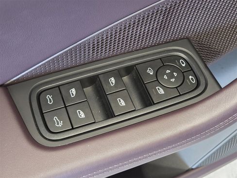 Used 2025 Porsche Macan Electric image 14