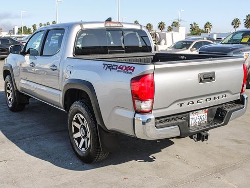 Used 2017 Toyota Tacoma TRD Sport image 7