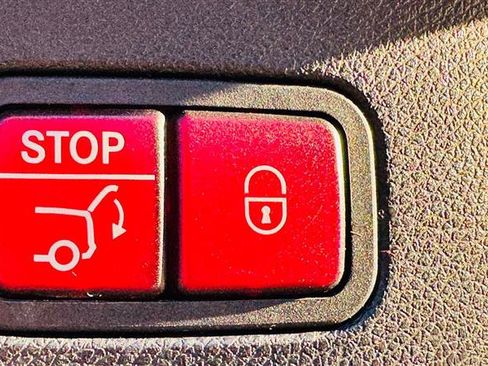 Used 2014 Mercedes-Benz GL 550 4MATIC image 17