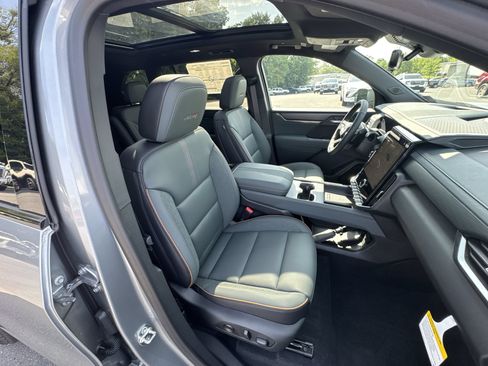 New 2026 GMC Acadia AT4 w/ Luxury Package AWD/4WD image 27
