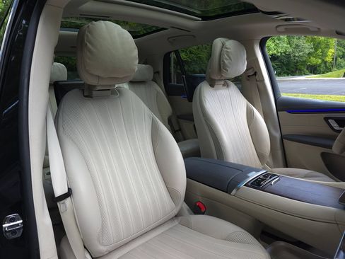 Used 2023 Mercedes-Benz EQS 580 4MATIC SUV image 21