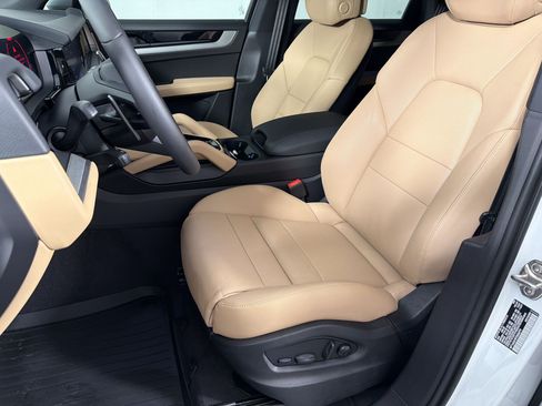 Used 2026 Porsche Cayenne AWD/4WD image 5