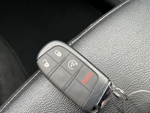 Used 2025 Jeep Compass Limited image 27