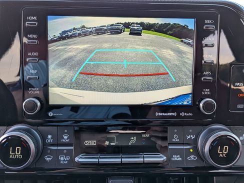 Used 2021 Toyota Highlander XSE FWD image 25