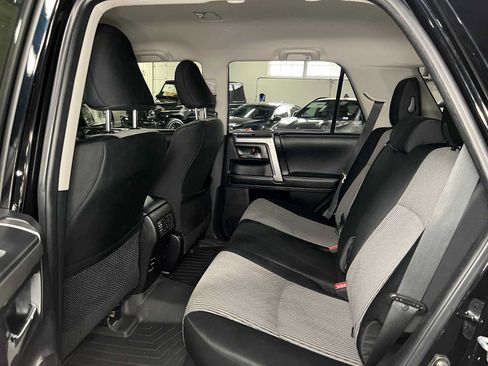 Used 2015 Toyota 4Runner SR5 AWD/4WD image 17