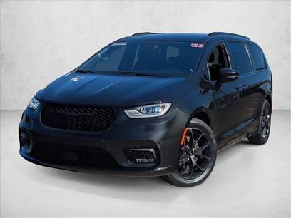 Used 2023 Chrysler Pacifica Touring-L w/ S Appearance Package