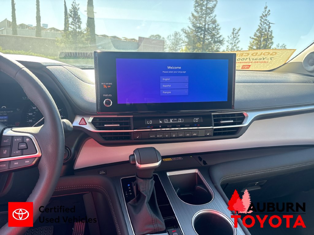 Certified 2025 Toyota Sienna XLE w/ XLE Plus Package FWD image 17
