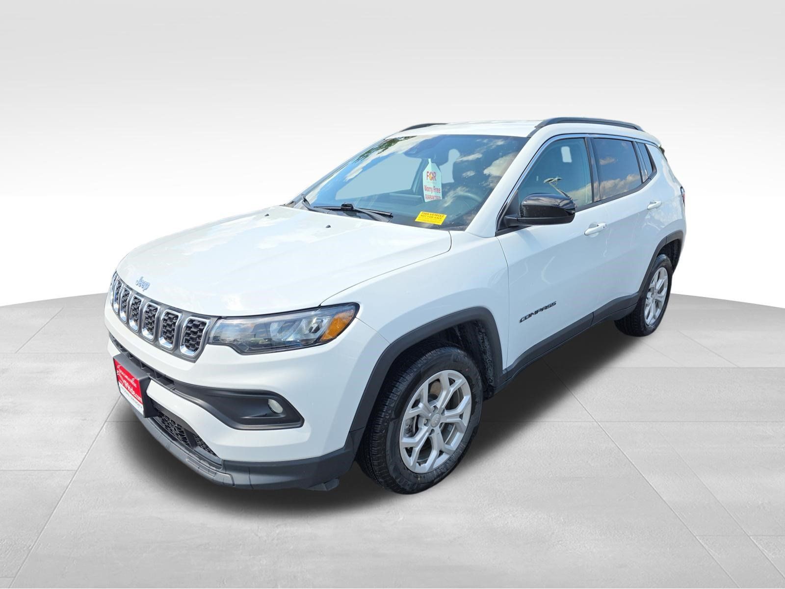 Used 2024 Jeep Compass Latitude AWD/4WD image 1