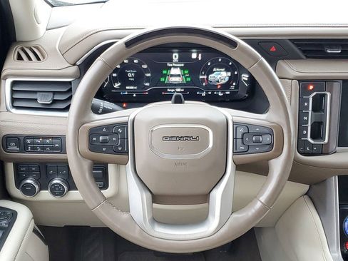 Used 2023 GMC Yukon Denali w/ Advanced Technology Package image 27