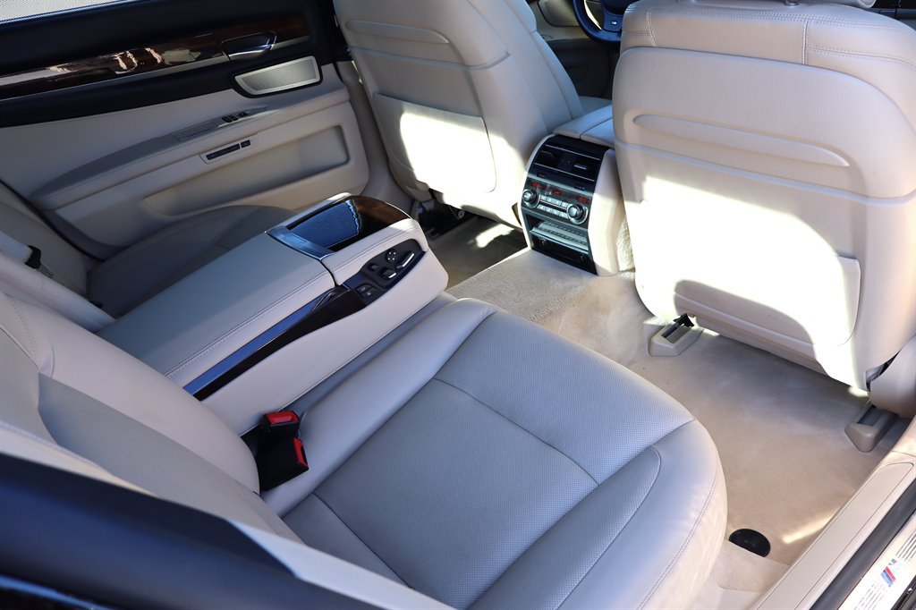Used 2013 BMW 750Li RWD image 18