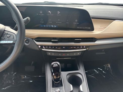 Used 2024 Cadillac XT4 Premium Luxury image 11