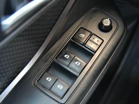 Used 2019 Toyota C-HR LE image 30