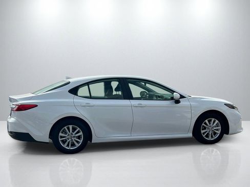 Used 2025 Toyota Camry LE FWD image 4