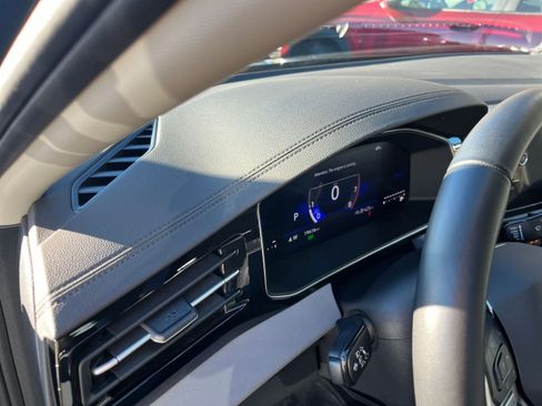 Used 2025 Volkswagen Jetta SE image 37