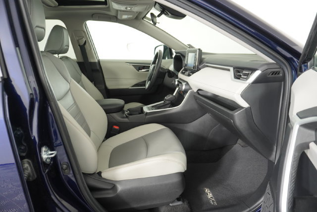 Used 2021 Toyota RAV4 XLE Premium FWD image 40