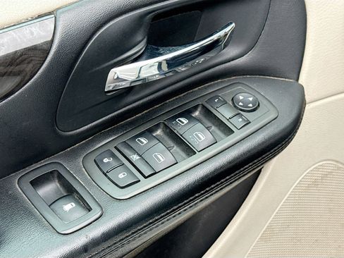 Used 2014 Dodge Grand Caravan SXT image 9