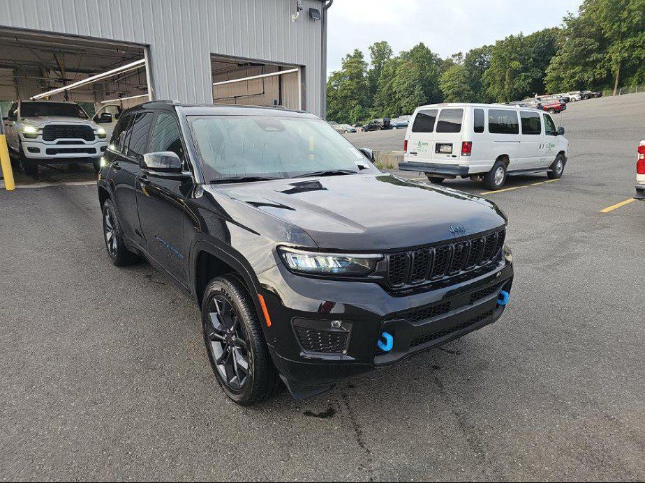 Used 2024 Jeep Grand Cherokee Limited 4xe AWD/4WD image 2