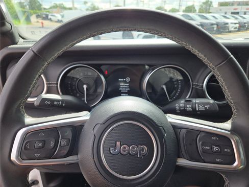 Used 2023 Jeep Wrangler Sahara image 33