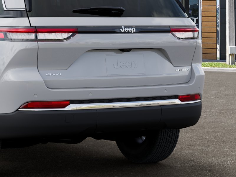New 2026 Jeep Grand Cherokee Laredo w/ Trailer Tow Package AWD/4WD image 13