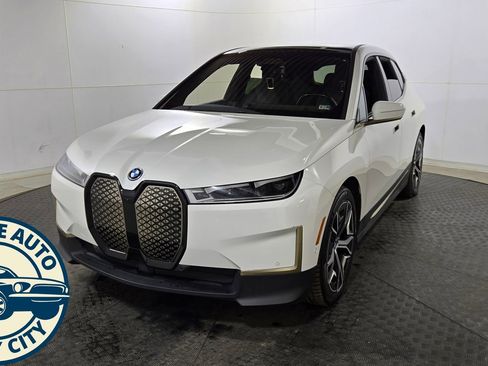 Used 2022 BMW iX xDrive50 w/ Premium Package image 3