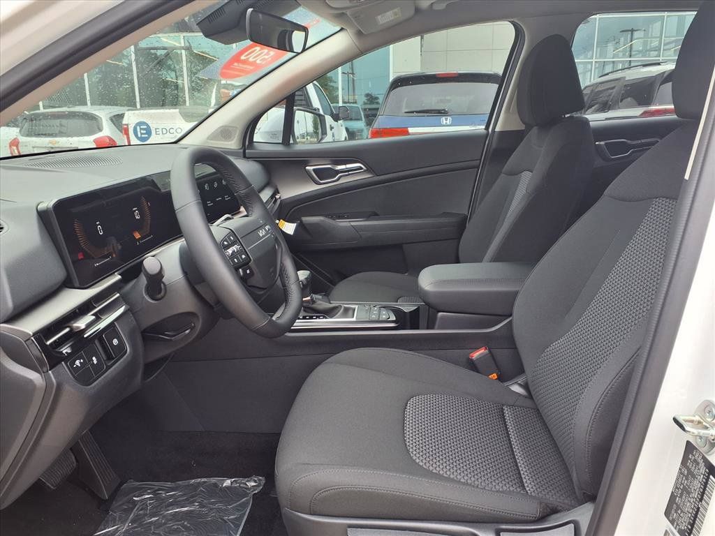 Certified 2026 Kia Sportage LX FWD image 15
