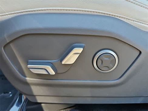 Used 2025 Hyundai Santa Fe Limited image 17