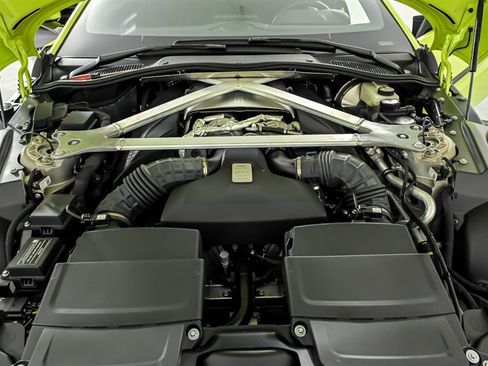 Used 2023 Aston Martin V8 Vantage Coupe RWD image 13
