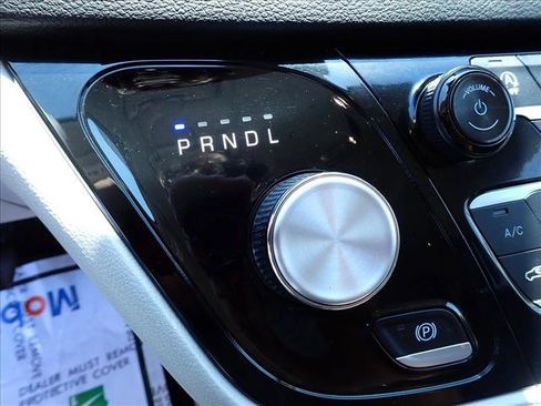 Used 2024 Chrysler Pacifica Touring-L FWD image 23