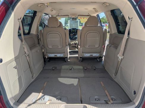 Used 2012 Kia Sedona LX image 12