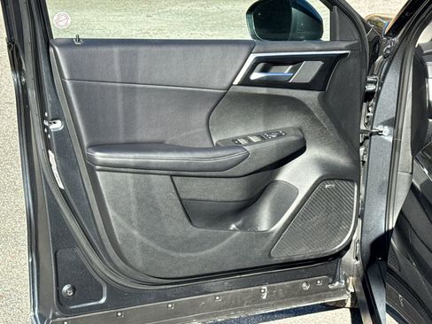 Used 2025 Mitsubishi Outlander SE image 10