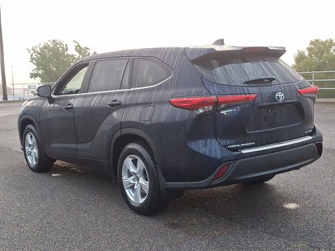 Used 2022 Toyota Highlander LE image 4