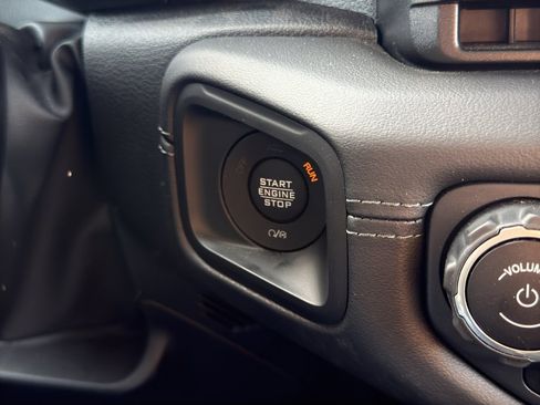 Used 2025 Jeep Gladiator Rubicon w/ Convenience Group image 14