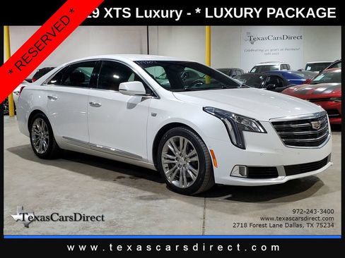 Used 2019 Cadillac XTS Luxury w/ Driver Awareness Package FWD image 3