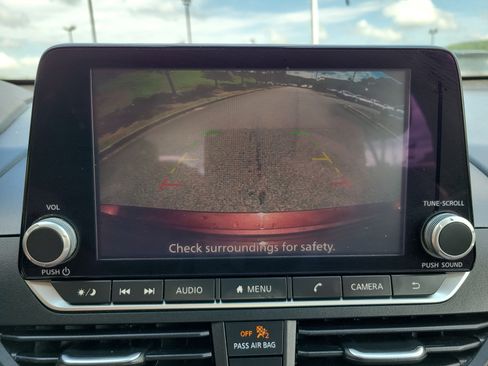 Used 2025 Nissan Altima 2.5 SV FWD image 9