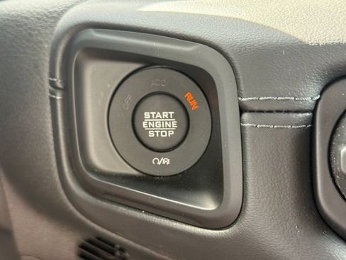 Used 2024 Jeep Gladiator Rubicon w/ Technology Group AWD/4WD image 46