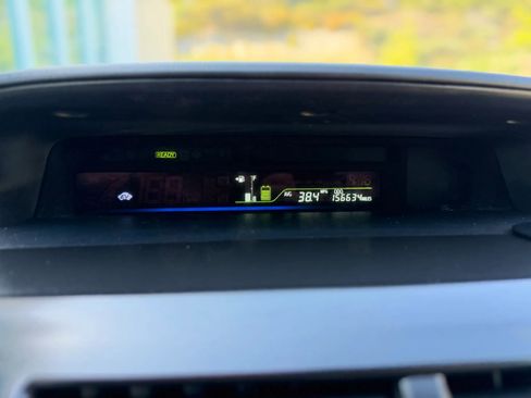 Used 2012 Toyota Prius V Five FWD image 12