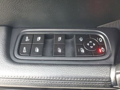 Used 2019 Porsche Cayenne S image 22